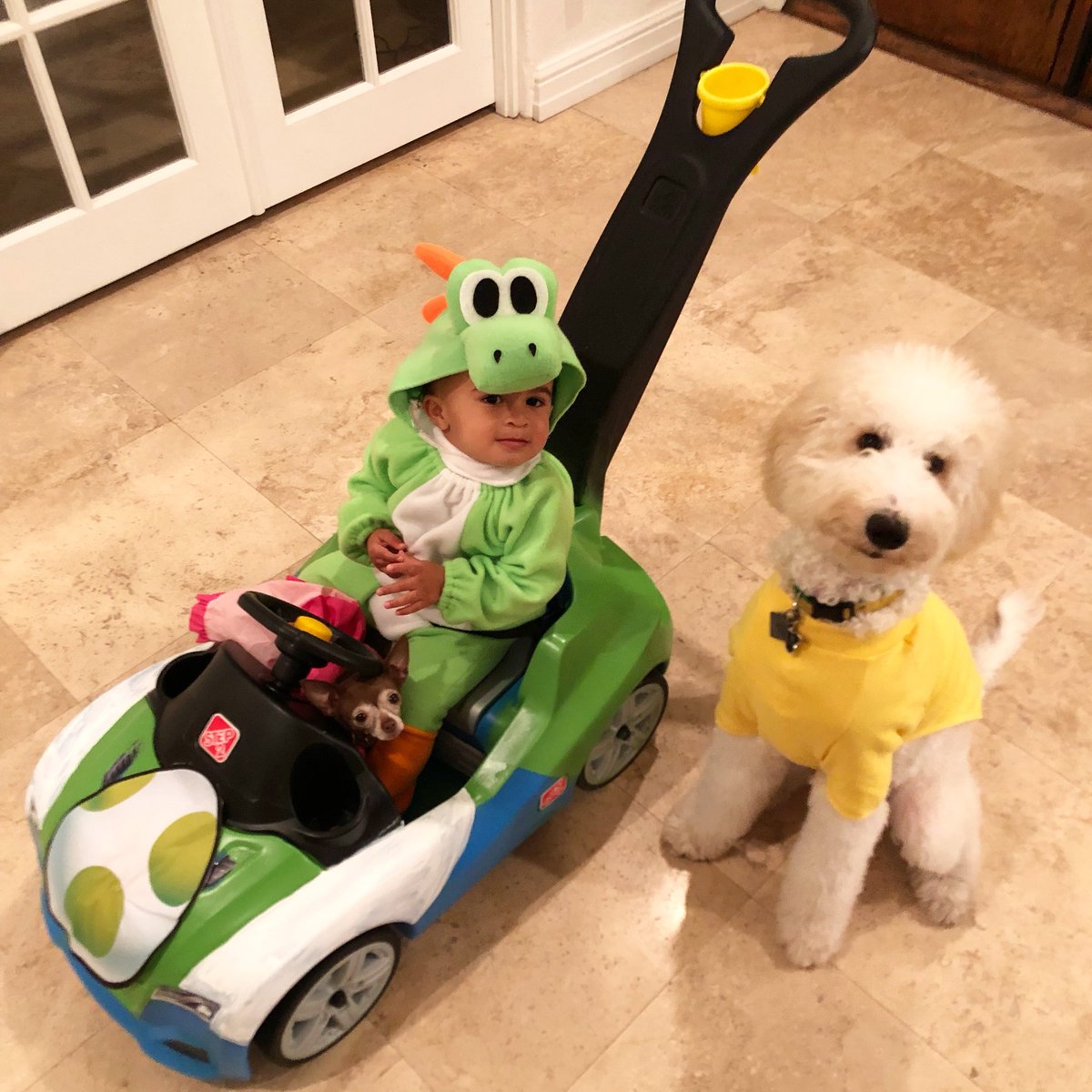 sydneyleroux's tweet photo. About to tear up Rainbow road with the fam. #mariokart https://t.co/nnWr3lq7vn