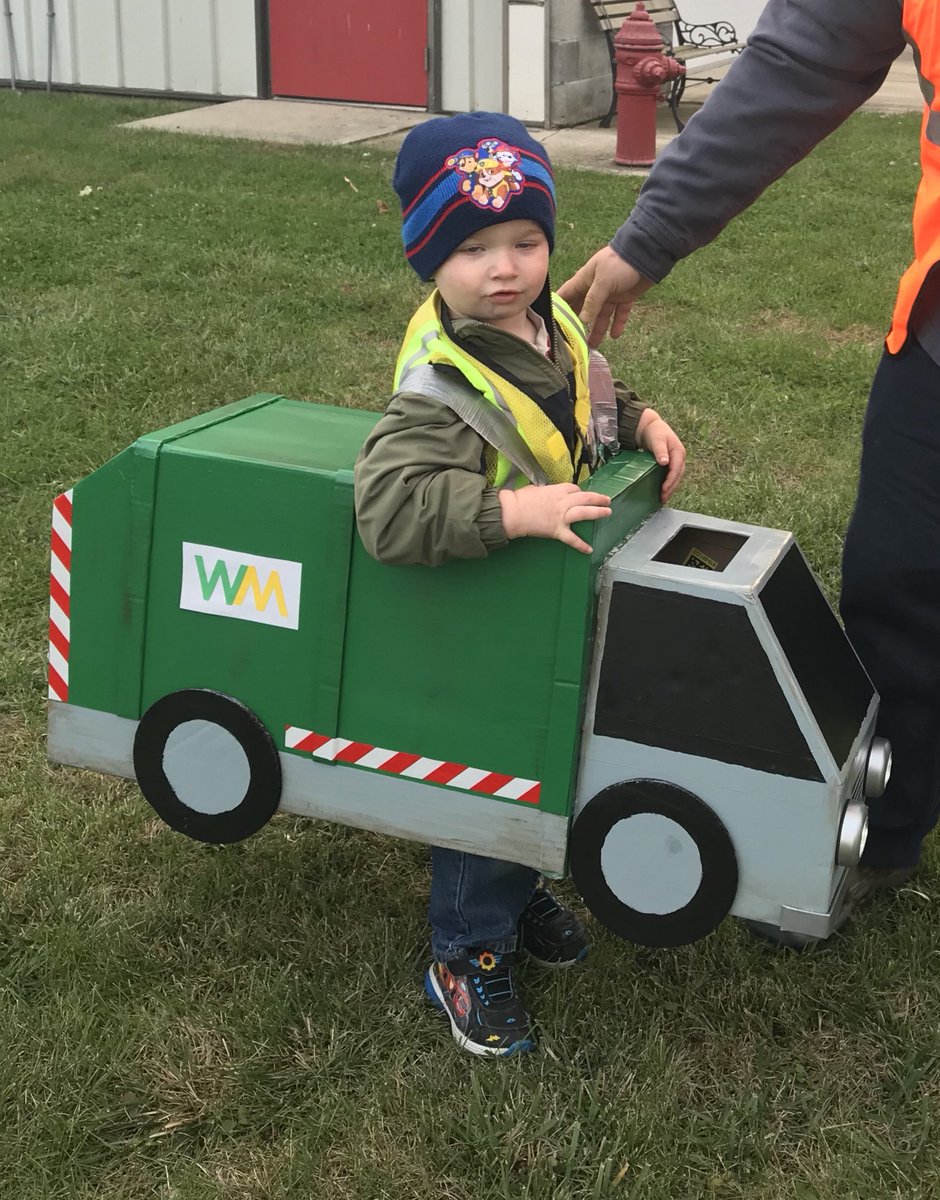 gibb626's tweet photo. Hey @WasteManagement my kid was the talk of the town tonight! #Halloween #mommadeit #TheHeadlightsWork https://t.co/7VSg4d1BLg