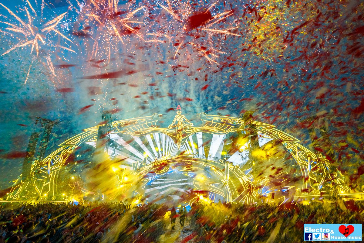 DJElectroHouseL's tweet photo. increíble locura #alfafuturepeople2017🕺😍❤♫🙌👌🔊🎶🔥🔥🔥 @AlfafutureOff #afp2017 #alfafuturepeople https://t.co/02nc2XW9sN