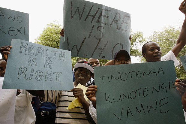 #Africa #HumanRights #WHO
MT <a href="/bjemec/">Barbara Jemec</a>
#Zimbabwe #dictator Robert #Mugabe SACKED from #charity role after just 4 days
dailystar.co.uk/news/latest-ne…