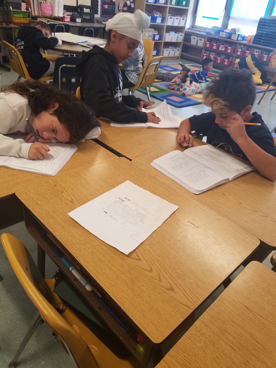 ComensClass's tweet photo. Discussing and working together to group thoughts about conflict in our novels. 📚📁📌🔐 #storyelements #deepreaders https://t.co/DrGpvnHseG