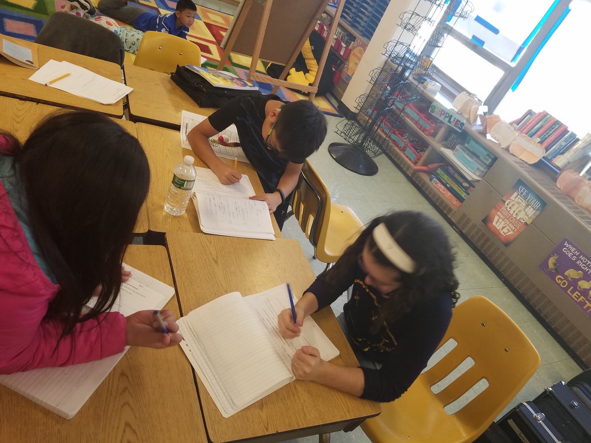 ComensClass's tweet photo. Discussing and working together to group thoughts about conflict in our novels. 📚📁📌🔐 #storyelements #deepreaders https://t.co/DrGpvnHseG