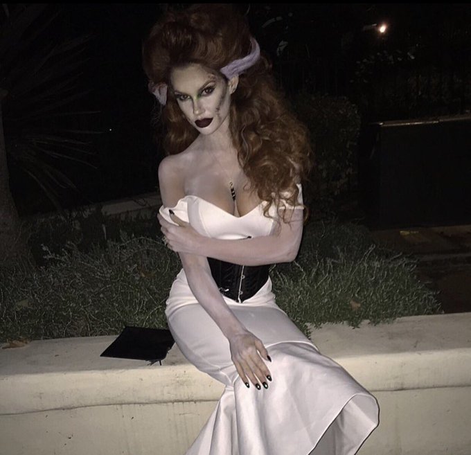 Last year's costume.  Hint for this year- "it's showtime" 😈 Guesses? https://t.co/RhZmgLWSMz<a href="/tag/fitness"class="tags"><span>#fitness</span></a><a href="/tag/teamnonipples"class="tags"><span>#teamnonipples</span></a>