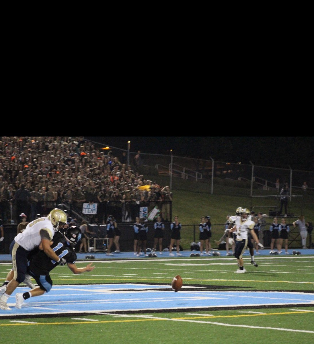 BGTfootball's tweet photo. Colton Frost 
6’1” 225
Class of 2018 DE
10.5 Sacks, 20 TFLs, 4 FF
https://t.co/ahfVKxAqUl
@wpialsportsnews https://t.co/LaSPD6boqQ