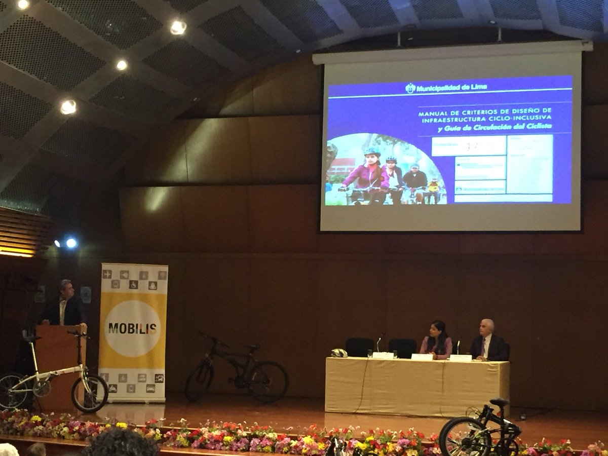 limacomovamos's tweet photo. Presentación del Manual de Criterios de Diseño de Infraestructura Ciclo-Inclusiva y la Guía de Circulación del Ciclista de @MuniLima https://t.co/jGHZCOXD6V