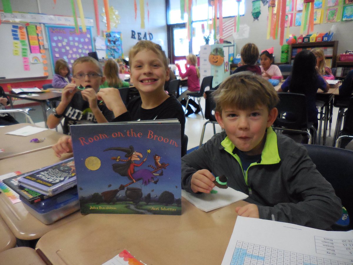 HallcoFES's tweet photo. Our second graders had so much fun listening, visualizing, illustrating and snacking to the "Room on the Broom." #feslearningcommons https://t.co/jlCHl4Dmr5
