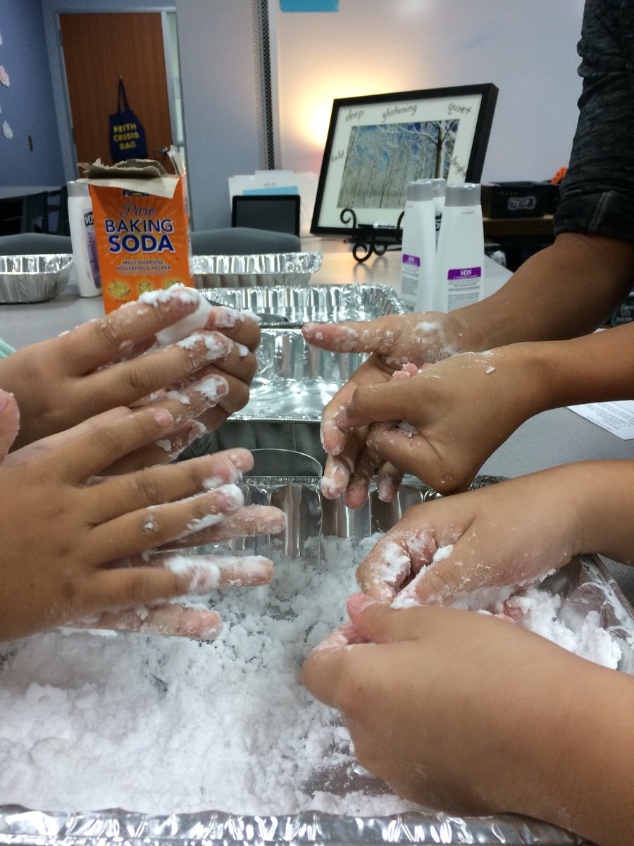 KEreadingpower's tweet photo. This happened today! #makingsnow #supertutoring #braveirene #mentortextinspiration @CFISDKeith @mrspkeith https://t.co/F8imhzRvF7