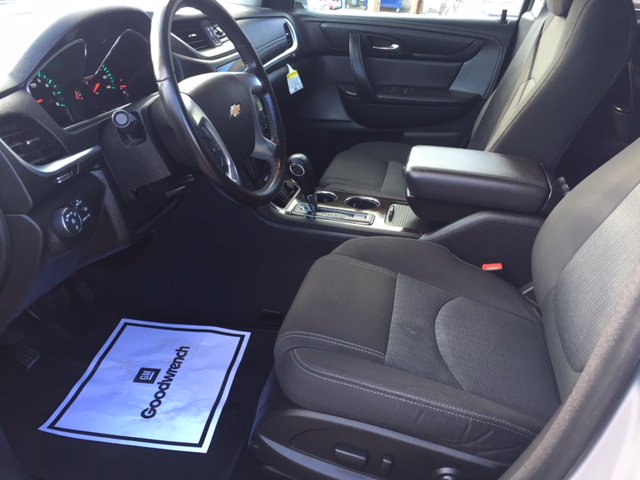 CourtesyMotorMT's tweet photo. Cut through upcoming snow like silk in this silver @chevrolet 2016 AWD #Traverse. Room for plenty &amp; more, with a V6 engine, winter's cake.❄️ https://t.co/ZwHBB83uXA