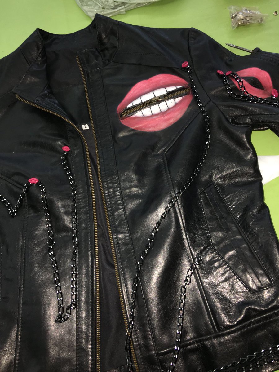 mariaeupel's tweet image. Hoy se rockea con Moria!!! Llegando a La Corte .... campera en mano!!! Leather + diseño de Dani Capri... “el proceso” #terminadaamano