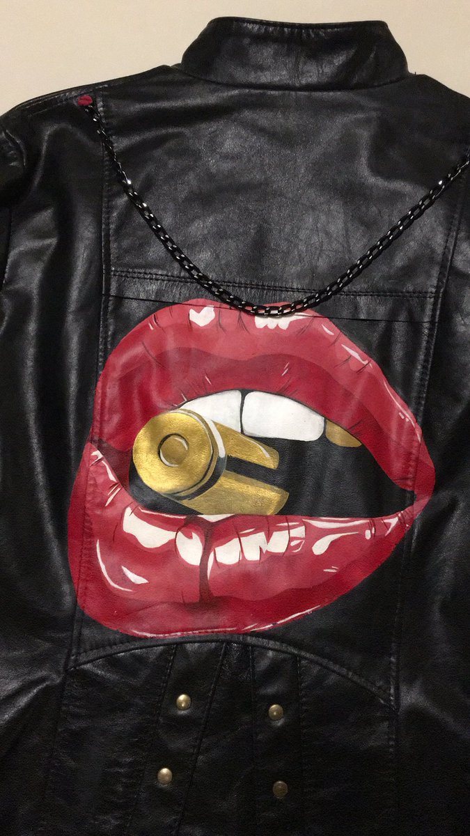 mariaeupel's tweet image. Hoy se rockea con Moria!!! Llegando a La Corte .... campera en mano!!! Leather + diseño de Dani Capri... “el proceso” #terminadaamano