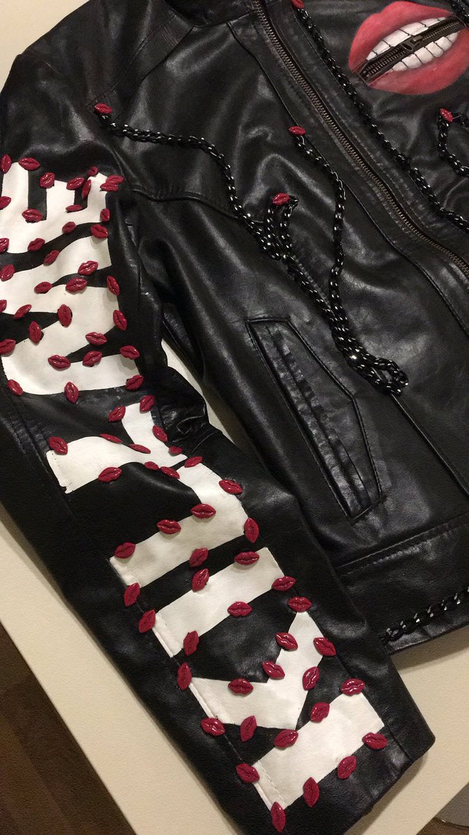 mariaeupel's tweet image. Hoy se rockea con Moria!!! Llegando a La Corte .... campera en mano!!! Leather + diseño de Dani Capri... “el proceso” #terminadaamano