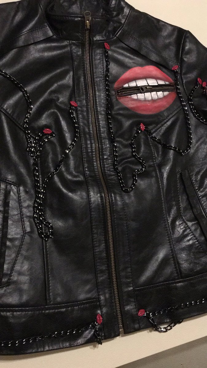 mariaeupel's tweet image. Hoy se rockea con Moria!!! Llegando a La Corte .... campera en mano!!! Leather + diseño de Dani Capri... “el proceso” #terminadaamano