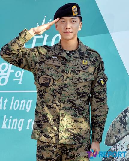 theseoulstory's tweet photo. 📸 Welcome back Lee Seung Gi! https://t.co/NL4YHYGkey