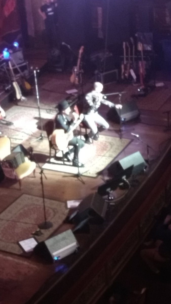 Ahora <a href="/CotiOficial/">Coti Sorokin</a> invita al escenario a <a href="/AbelPintos/">ABEL</a> 
Mamita querida!