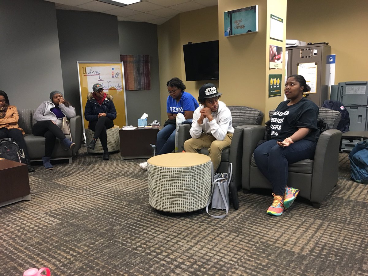 MizzouEdNABSE's tweet photo. “Don’t throw your pearls to pigs.” - @FultsMrs 🍎 What a great meeting tonight discussing how to keep your peace in professional settings! https://t.co/Kuv49MGyGo