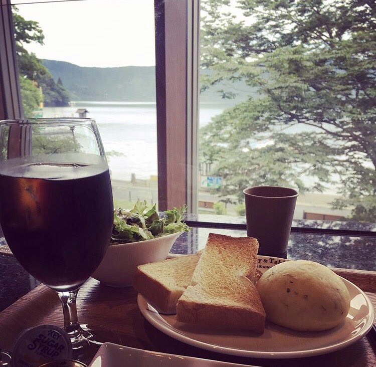 kogaoni's tweet image. 良い雰囲気のカフェでモーニング👌

ここのカフェでゆっくりと

本を読むのは気持ちが良いね🕺

今日も気合い入れていこう🙌