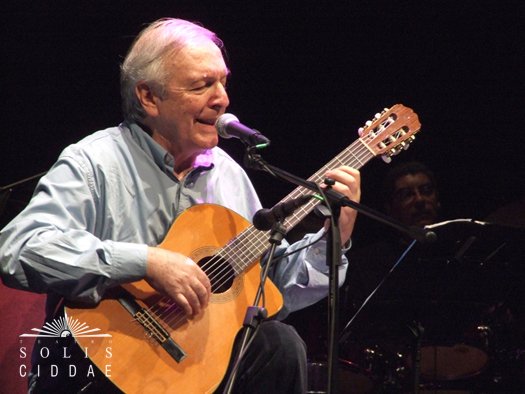 TeatroSolis's tweet photo. "Cuando se haga llamarada, va a alumbrar al mundo entero" ¡Por siempre con nosotros, querido Daniel Viglietti! https://t.co/sCxVyLUlzh