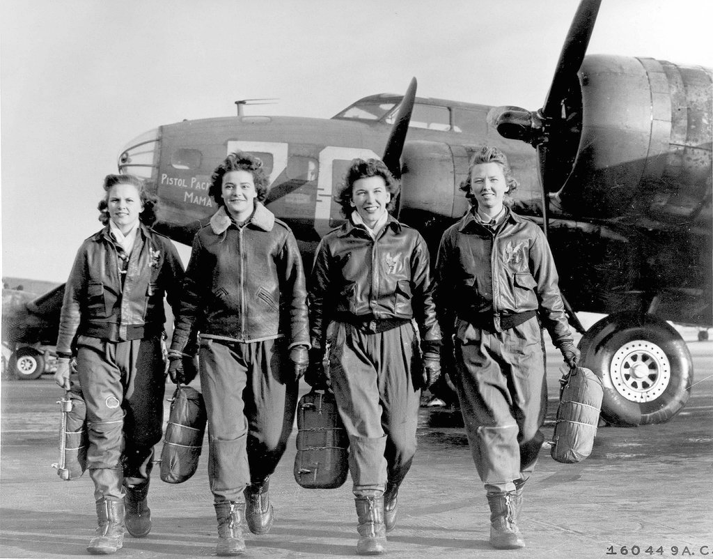 weird_hist's tweet photo. B-17 ferry pilots at Lockbourne AAF, Ohio, 1943. Note the appropriate aircraft nose art. https://t.co/fVES6164ke