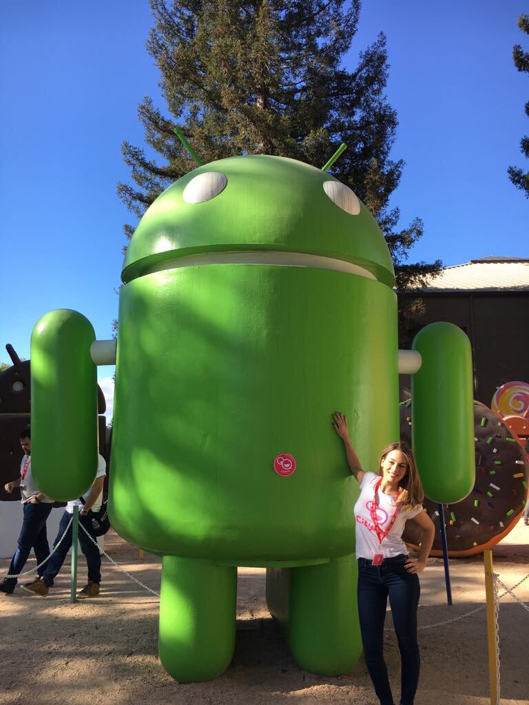 SilviaLorent's tweet photo. Continúa la aventura emprendedora en #SiliconValley Hoy visitando @Google #YuzzSFO https://t.co/eekNa1FWZC