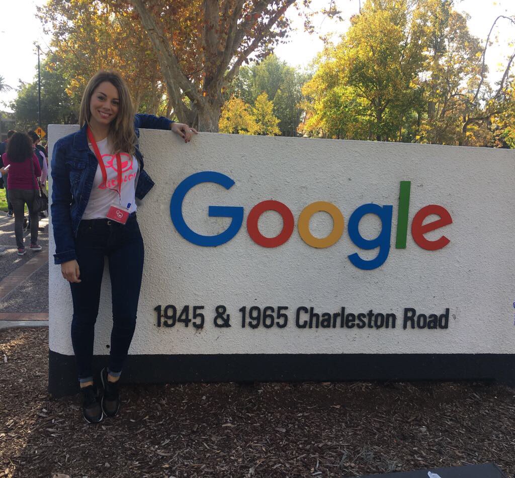 SilviaLorent's tweet photo. Continúa la aventura emprendedora en #SiliconValley Hoy visitando @Google #YuzzSFO https://t.co/eekNa1FWZC