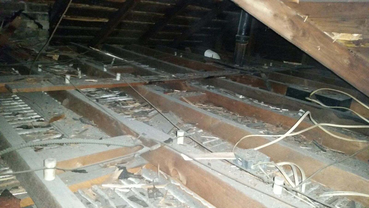 MightyHouse's tweet photo. Knob and Tube wiring along with a mishmash of other types of electrical wiring. None of which was done correctly. #BadDIY https://t.co/2yCf8ice4f