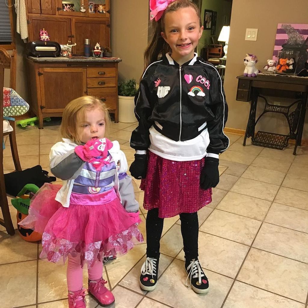 tlongren's tweet photo. Went trick-or-treating with Doc McStuffins and @itsjojosiwa tonight. Had fun. https://t.co/KA8s0S00Xw https://t.co/GSKGudIGEI