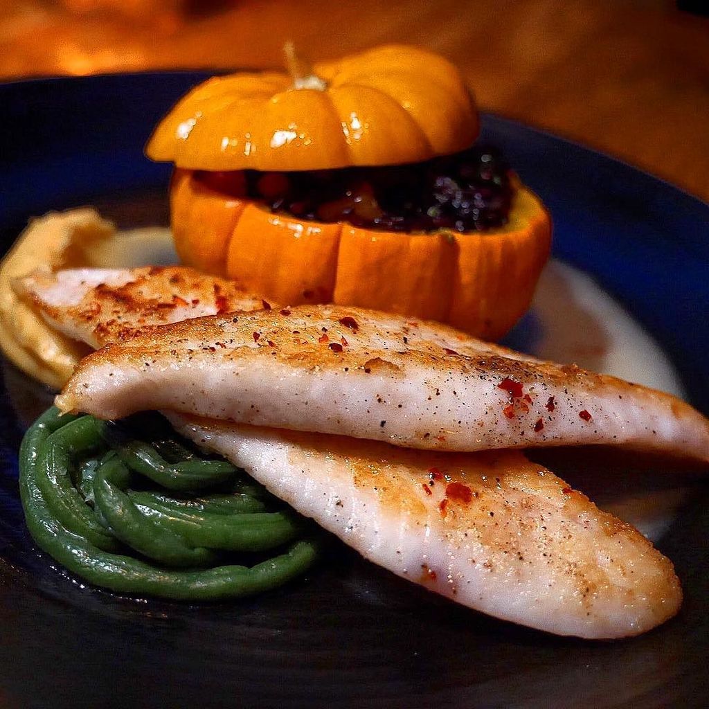 PerryPollaci's tweet photo. Carving my #jackolantern 🔪 featured dish is seared John Dory with wild rice pilaf, stuffed baby #pumpkin, Chinese … https://t.co/QdliM3QsiM https://t.co/Dg1VrZj5Th