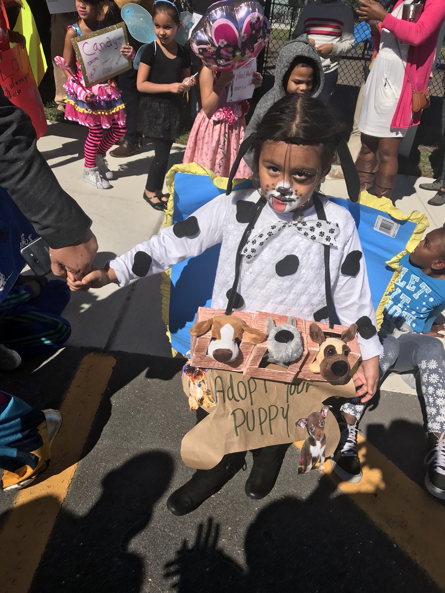 TangeloES_OCPS's tweet photo. Impressive vocabulary parade today!  #talentedtigers https://t.co/TPXGVoBa7I