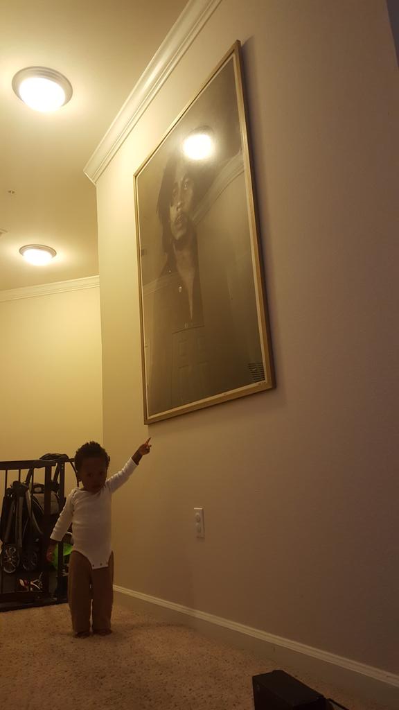 ItsGraciBabi's tweet photo. Who is that?...Teaching him young! @bobmarley @Romarley @stephenmarley @damianmarley @ziggymarley @MaestroMarley https://t.co/sAlf4PTbNv