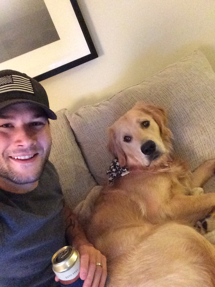 ben_gallaher's tweet photo. In Nashville wearing American flag hat, jeans, and boots! #CMchat #WhereWear https://t.co/4B1jlr4wQE