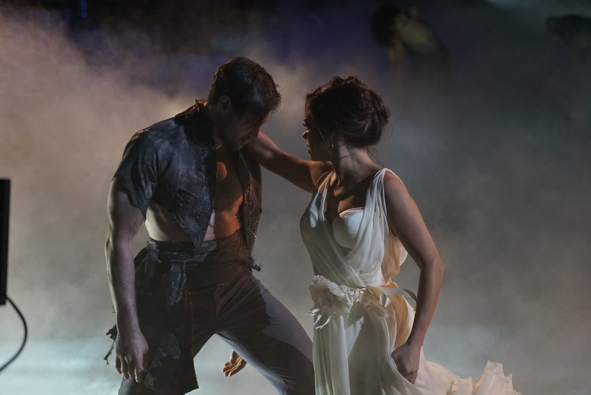 officialdwts's tweet photo. How are you enjoying Halloween Night, Mirror Ballers? #DWTS https://t.co/uMCNItex7r