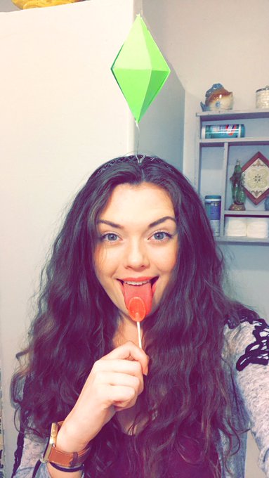 My last minute Halloween costume 💚  Who didn't love the Sims? https://t.co/JFB4lTMKJD<a href="/tag/newprofilepic"class="tags"><span>#newprofilepic</span></a>