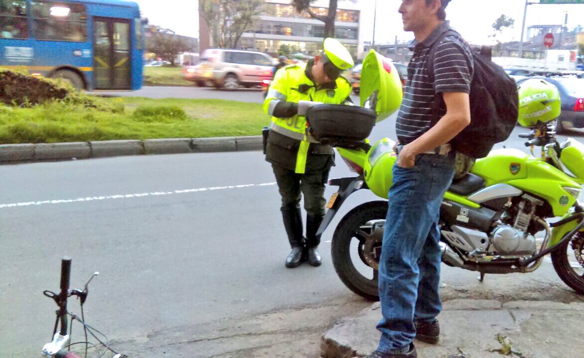 SectorMovilidad's tweet photo. 🚨🚔Nuestro #PlanCiclistas, junto a @TransitoBta, busca garantizar seguridad de los biciusuarios en vías. Por eso hoy registramos:

📋26 multas https://t.co/FHQQdlehcw