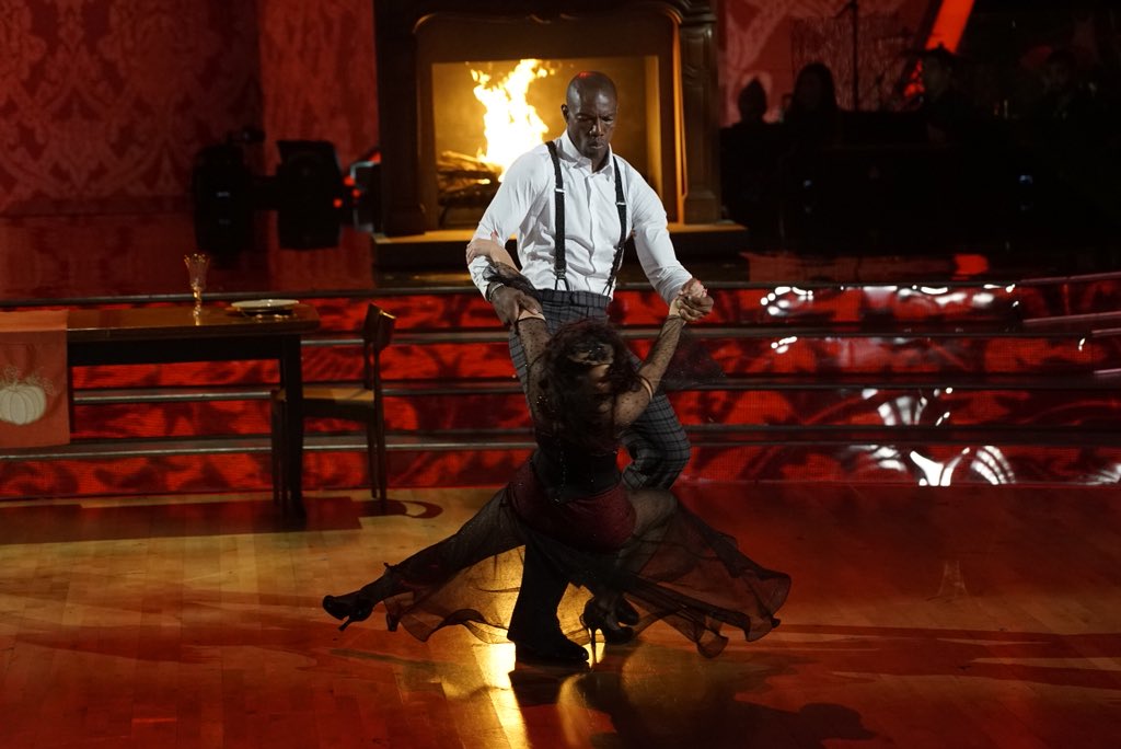 officialdwts's tweet photo. How are you enjoying Halloween Night, Mirror Ballers? #DWTS https://t.co/uMCNItex7r