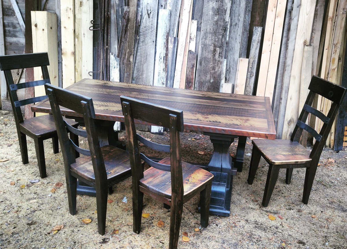 EchoPeakDesign1's tweet photo. Reclaimed farmhouse table and chairs. #farmhouse #reclaimed #rustic #diningtable #handmade https://t.co/RnYhGiFur9