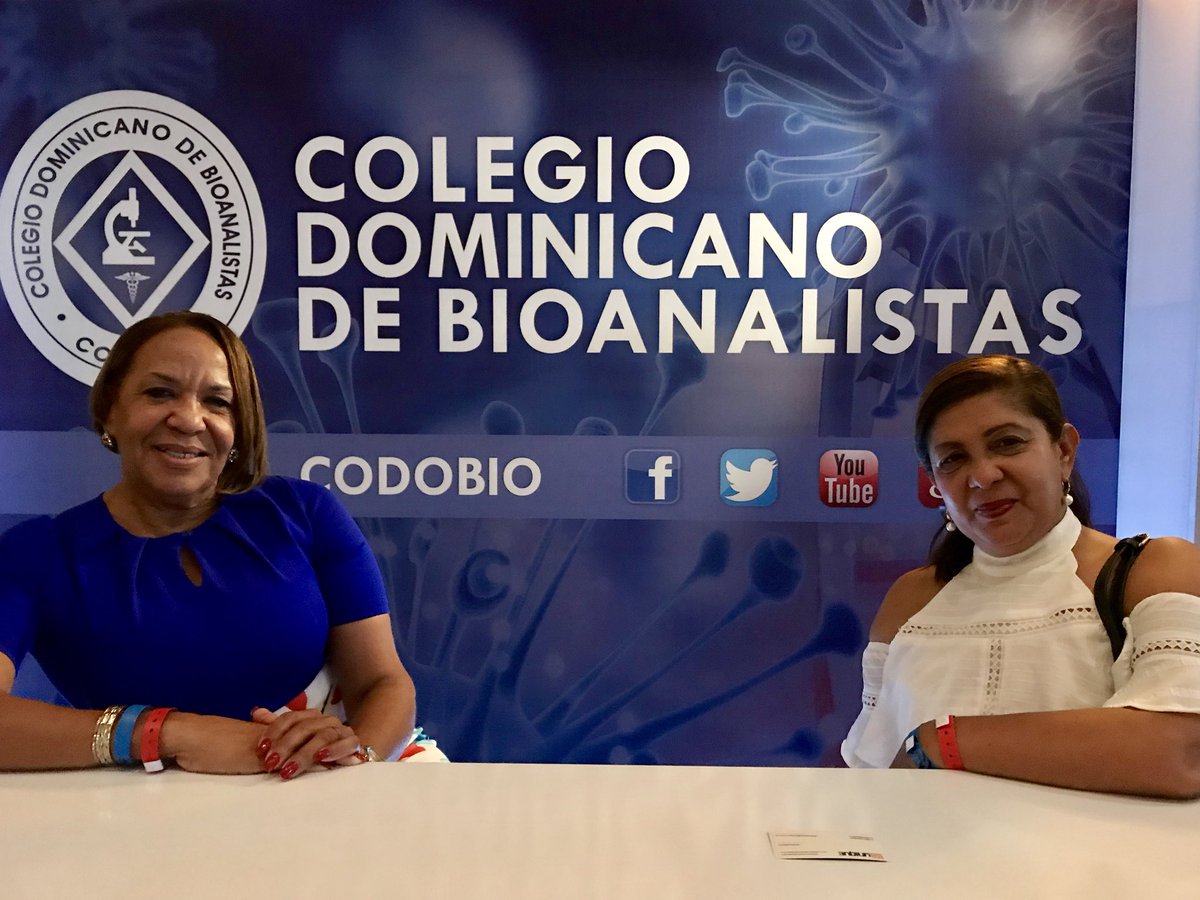labherrera's tweet photo. Congreso del #codobio 2017, Lourdes y Maria https://t.co/oiwgyoGaqo