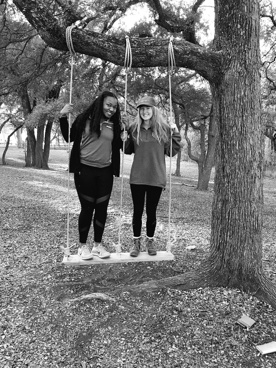 kennedylaurynm's tweet photo. find friends that fall w yaaa🎃💓🍂 https://t.co/qZUdXwzvm1