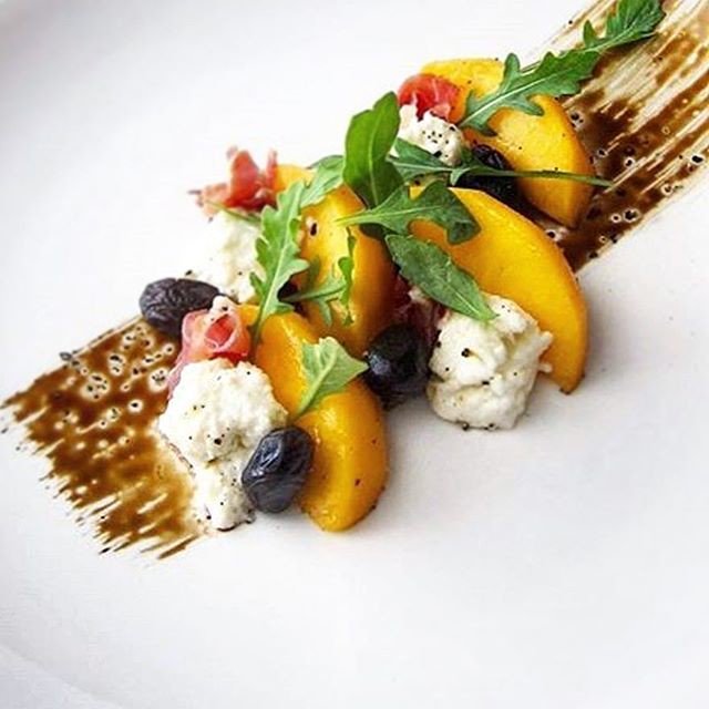 Reposting <a href="/gerrit/">Gerrit Kaiser</a>.bln:
🍑+🧀 +serano 😋 ⠀

#instafood #yummy #yum #yumyum #delicious #eat #dinner #food #foodporn #homemade