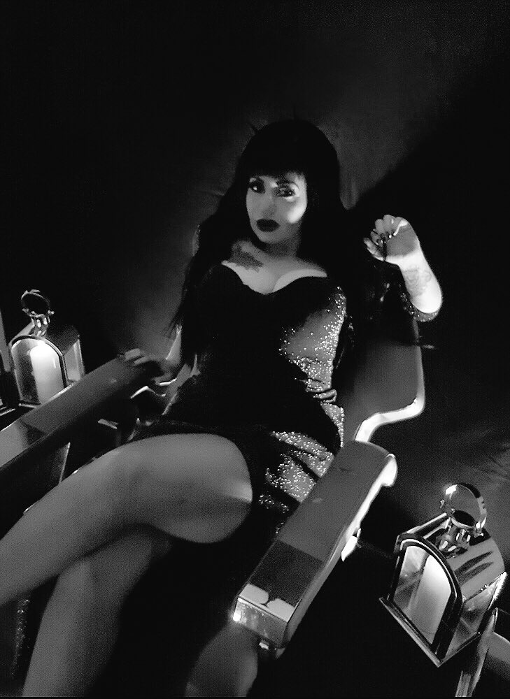 MiaOffici1's tweet photo. #hammerhorror #katebush style #Halloween realness https://t.co/Mjjpj83D29