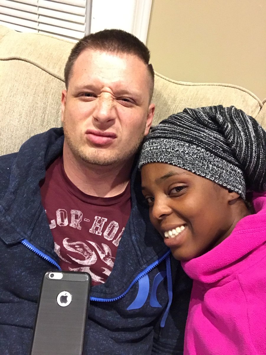 myrlovely's tweet photo. Finally home to take selfies on the couch! #MahBoo https://t.co/Spu7oQEYbB