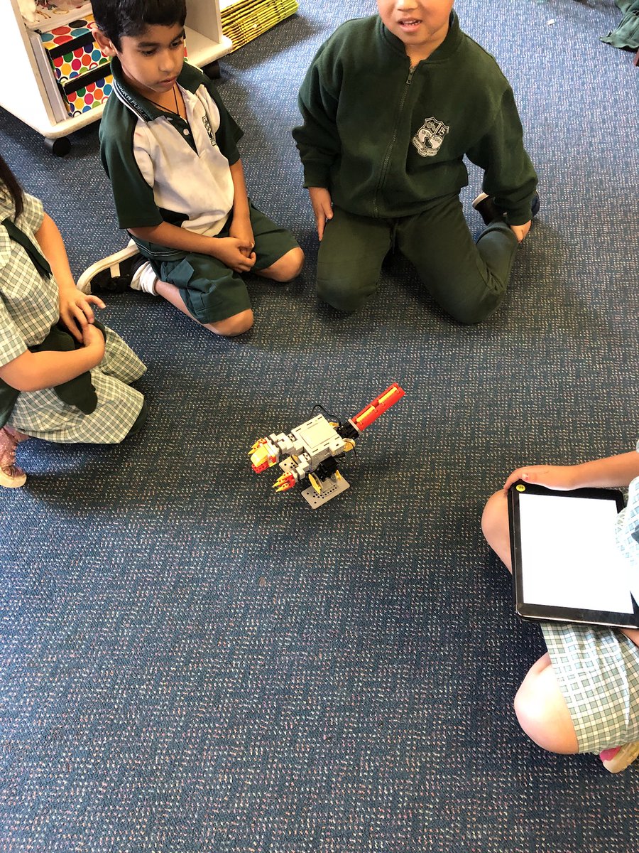 mkross1405's tweet photo. Kindy coding hour #meebots @IngleburnPs https://t.co/1YJCaNh7uK