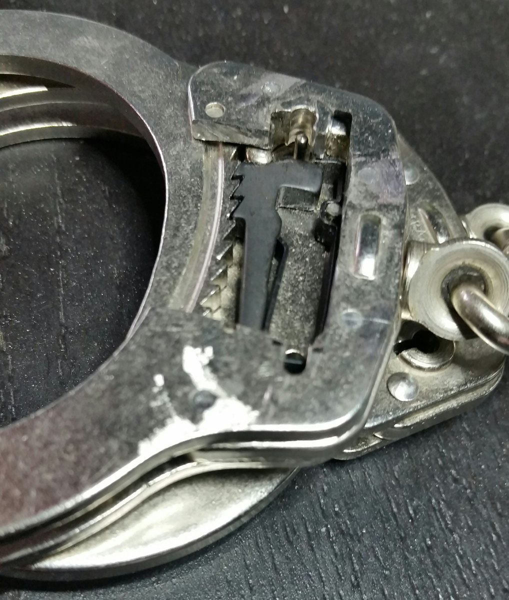 TOOOL_NJ's tweet image. Join us &amp;amp; @TOOOLnyc Bridgewater Lib 11/8 7PM
for @nite0wl : "Intro to Handcuffs &amp;amp; Escapes"

RSVP: meetu.ps/37RMNl

Don't miss this!