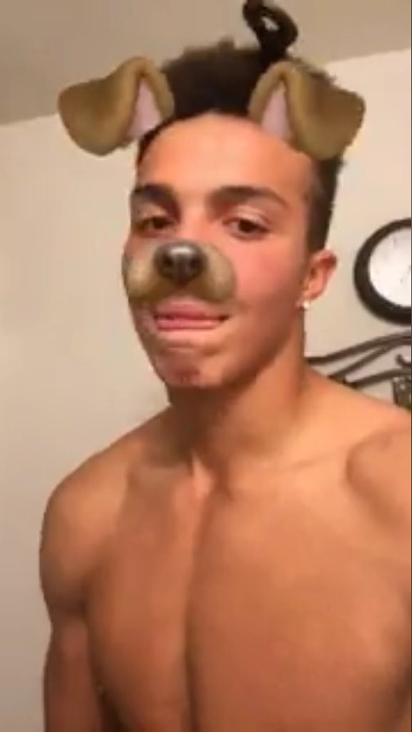 vart_geeky's tweet photo. It would be great if I could find out who he is and follow his snapchat account. My ideal type. ❤️❤️❤️💚💚💚 https://t.co/BCNkSHHG7n