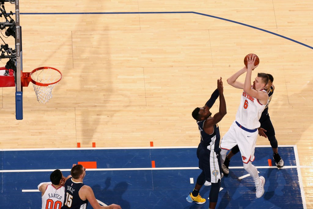 nyknicks's tweet photo. KP buries the turnaround jumper to increase the lead to 6 w/ 1:29 remaining in Q4! https://t.co/pNsIVl0NhQ