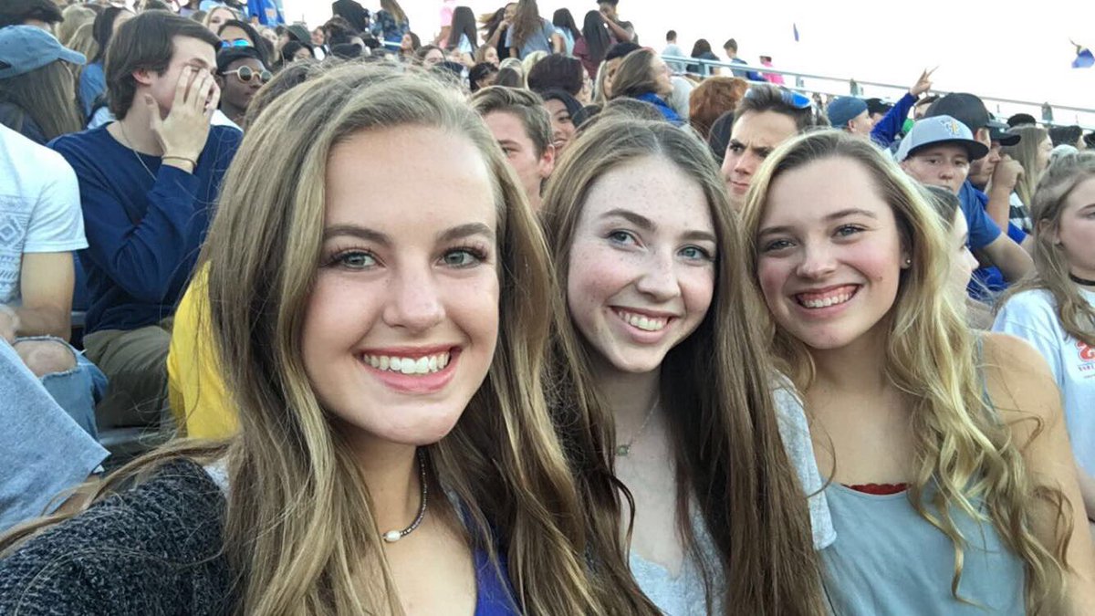 alliemeadee's tweet photo. happy 18th birthday to my day 1! hope your day is as great as you are🎉love ya em!! 💙🌻 https://t.co/Q1IauDOt91