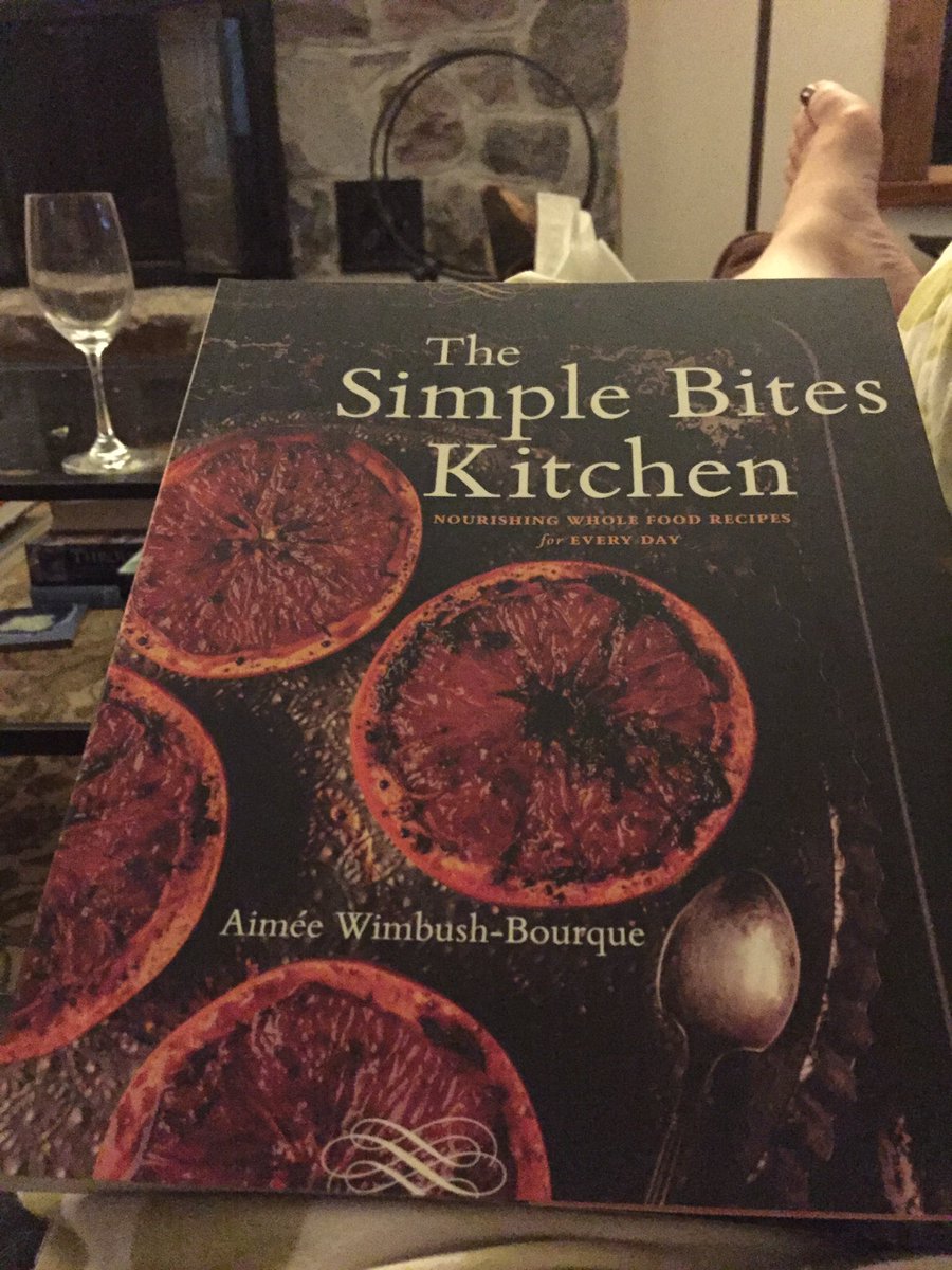 DanaMcCauley's tweet photo. First browse through and I've already book marked 3 recipes to try! Great book @aimeebourque ! #simplebiteskitchen https://t.co/wTNVRKTaUv