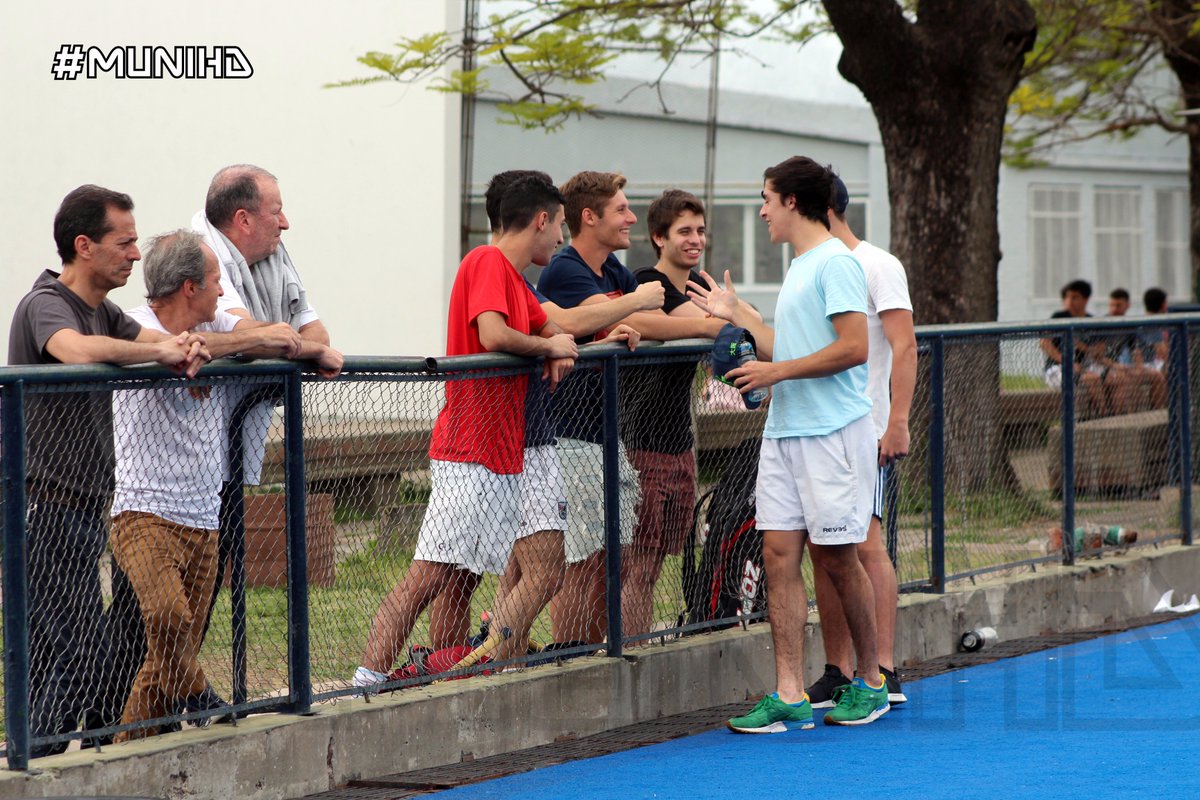 HockeyMUNIHD's tweet photo. #THMC2017 #02F09F #Quinta #CiudadA vs #GEBA en #CCBAHockey https://t.co/L8jFfPb20s