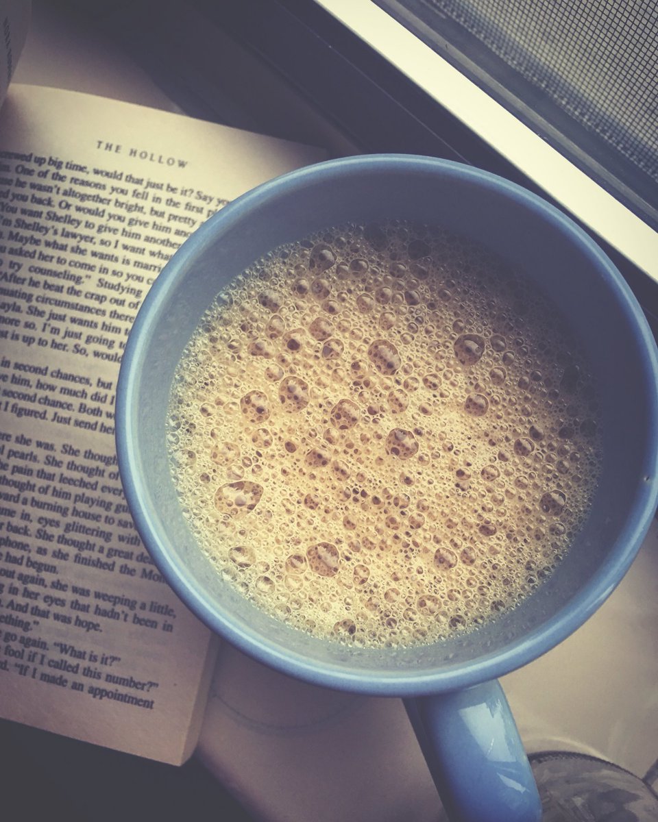 CreativeImpulse's tweet photo. Masala chai and a book and this absolutely weather🌞☕️📚
#chai #fragranttea #teaismygig #chailover #indianmasala #goodreads #foodphotography https://t.co/3JnwoKGHF8