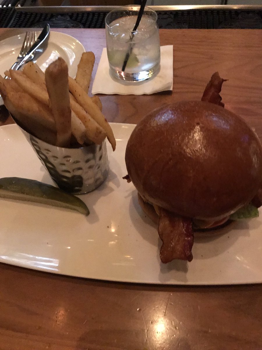 IFRcowboy's tweet photo. #Marriott #jwmarriott nothing like a Marriott burger! #platinum #good #CustomerService https://t.co/NAhfhOOMJp