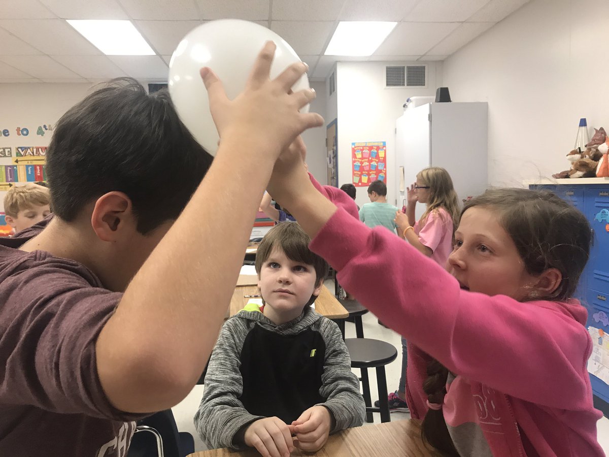 Scribner4th's tweet photo. Static electricity #dancingghosts https://t.co/q5DK127OtR